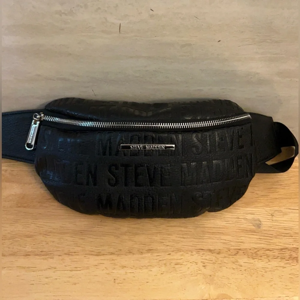 Steve Madden Signature Hip Belt Bag Embossed Black - Picture 1 of 14